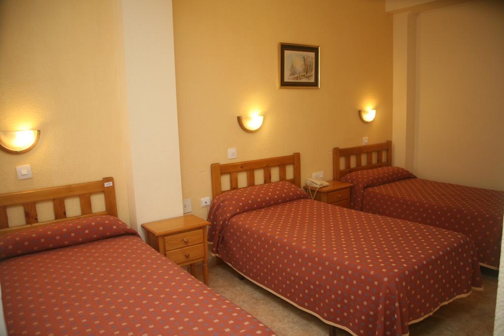 Hostal El Altet Bilik gambar